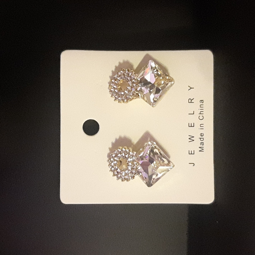💎Beautiful Clear CZ Studs💎